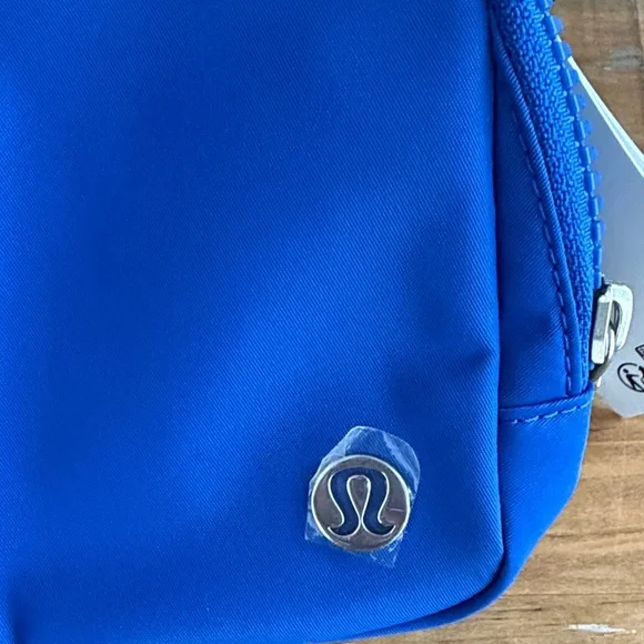 lululemon athletica Everywhere Belt Bag - Picture 2 of 6